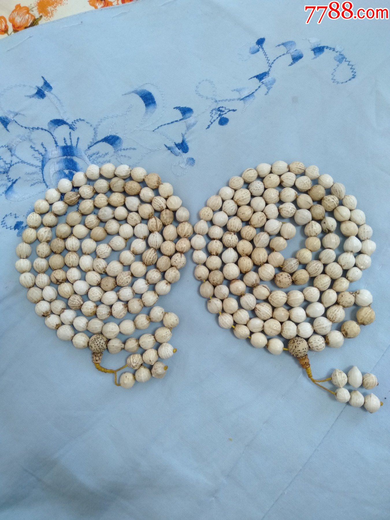 甩卖两条108粒白莲子菩提佛珠,包邮.