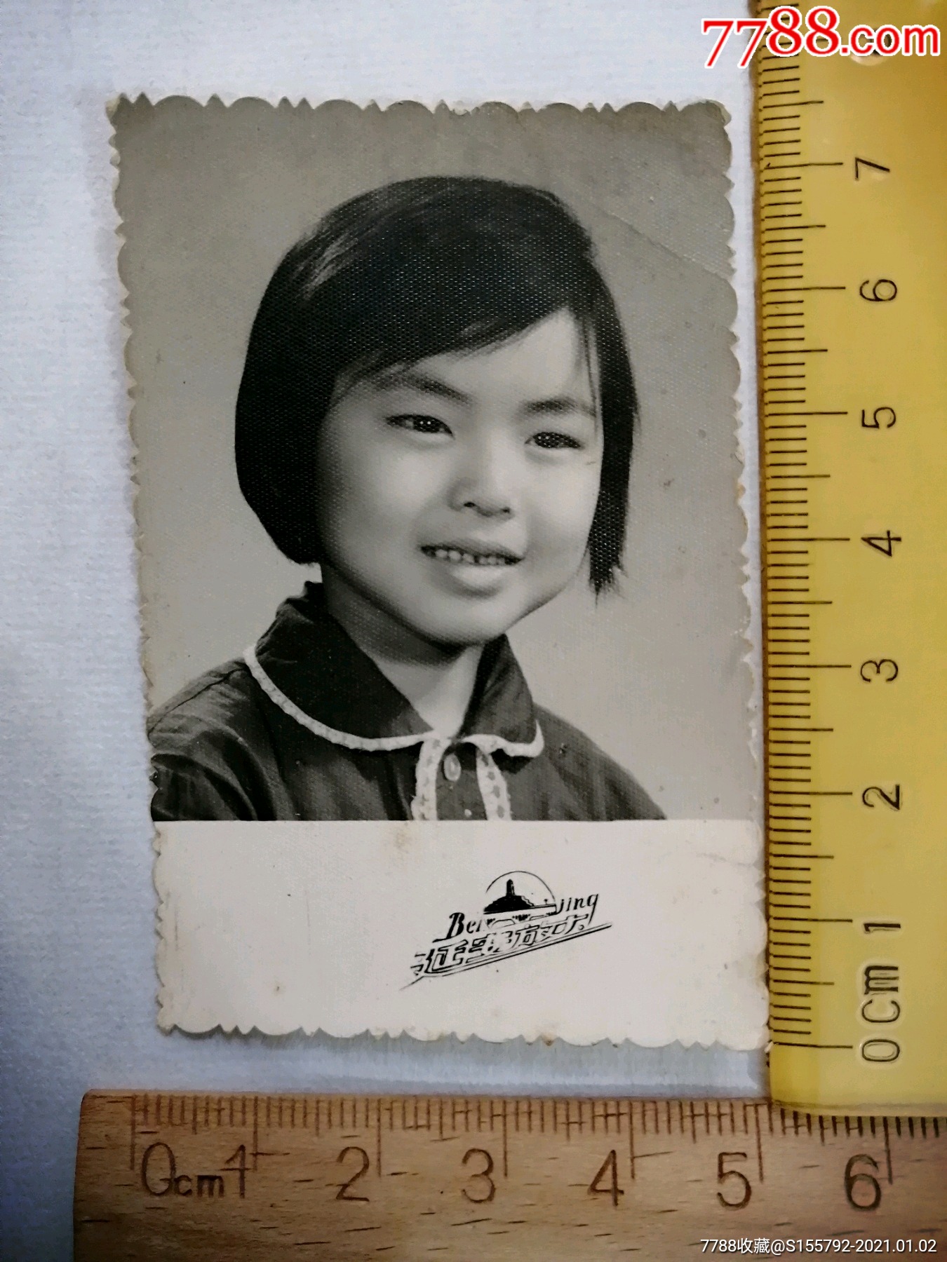 70年代小女孩黑白照片图片