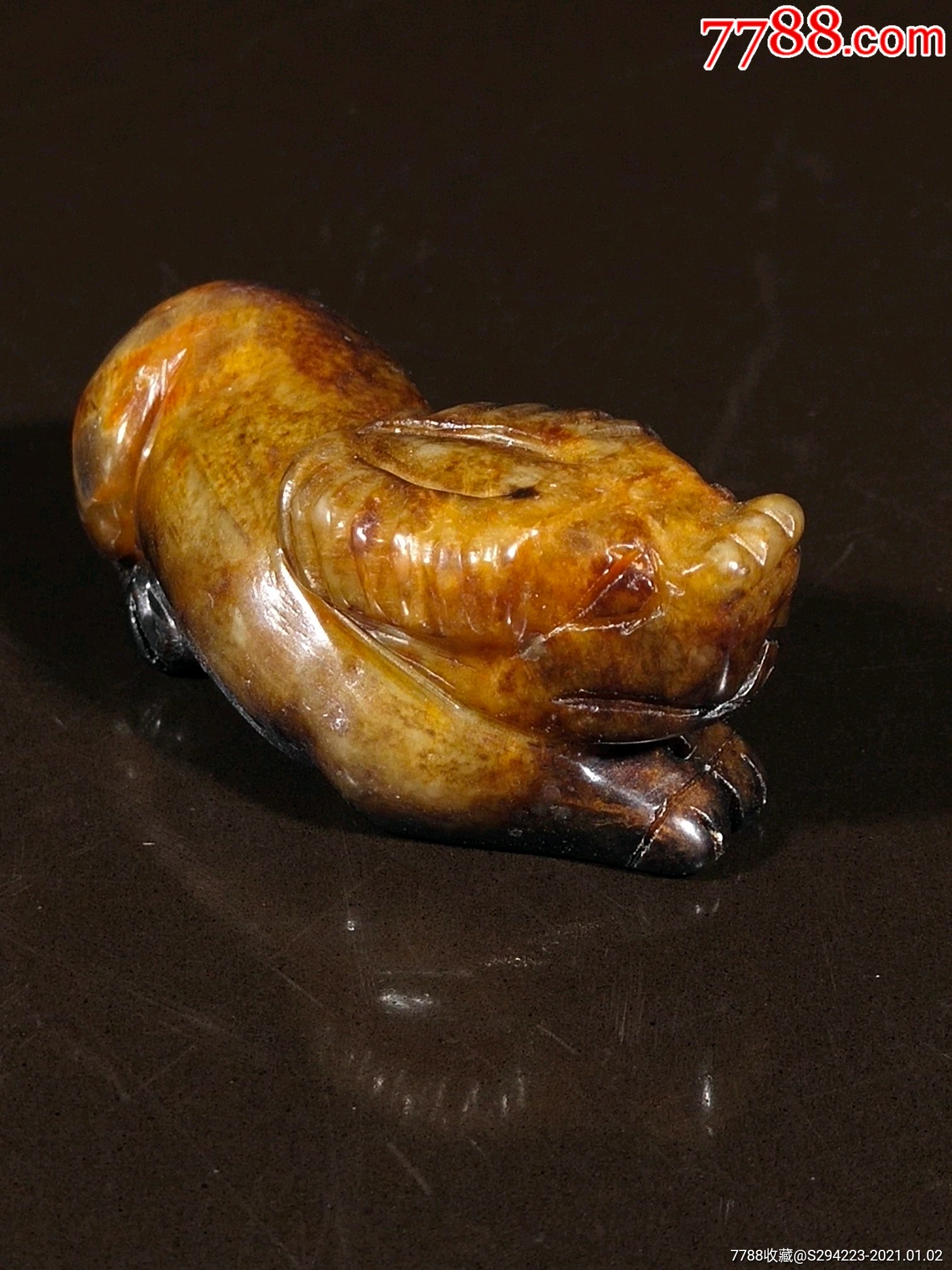 和田玉玉兽把件,包浆均匀自然,玉质细腻,油润光滑,皮壳老辣,品相如图.