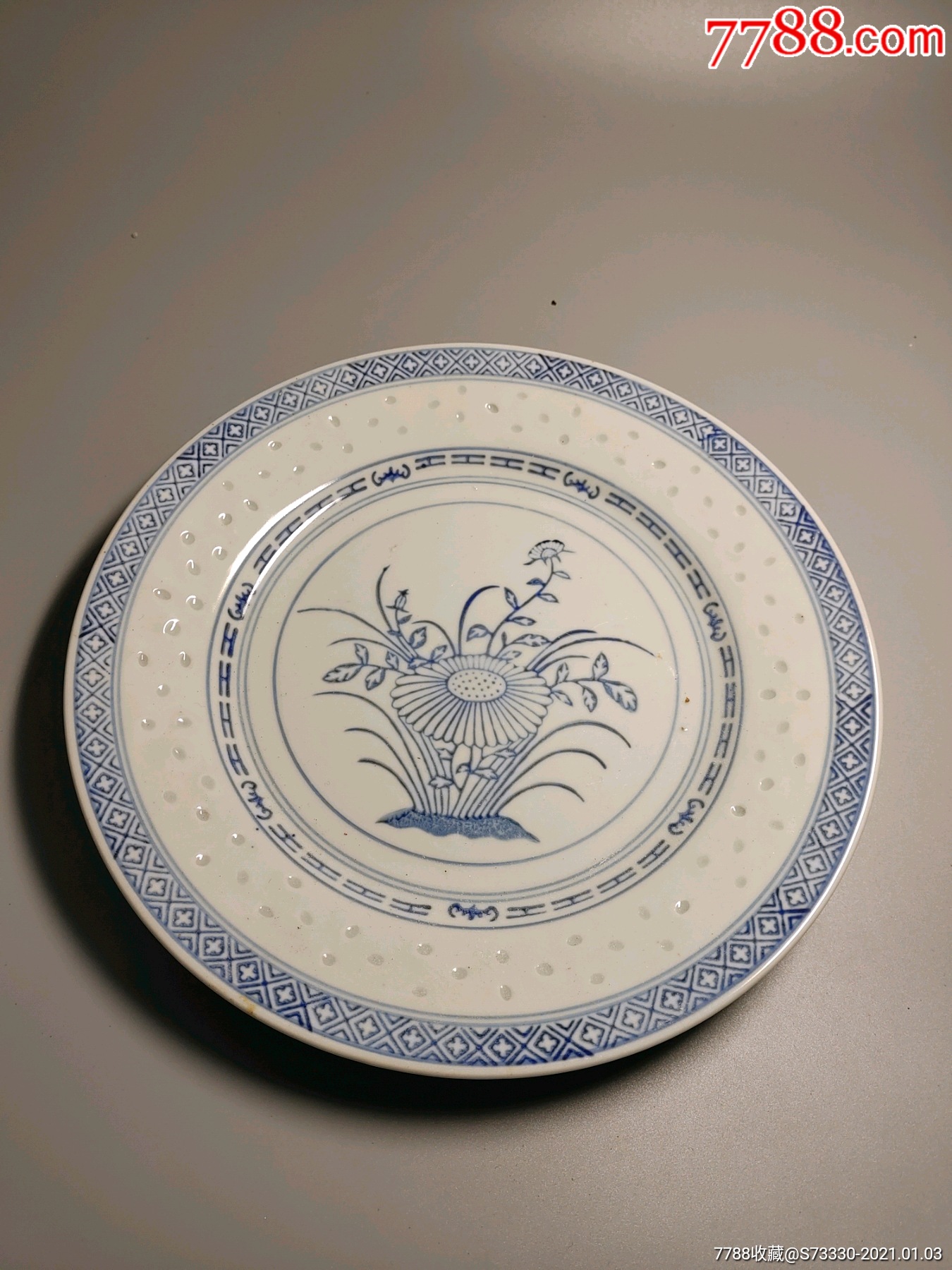 80年代青花玲珑花卉盘子一块