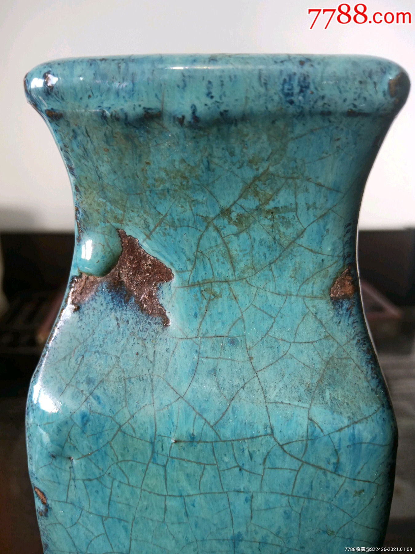 这是一件民国仿前朝的宜钧窑偏瓶