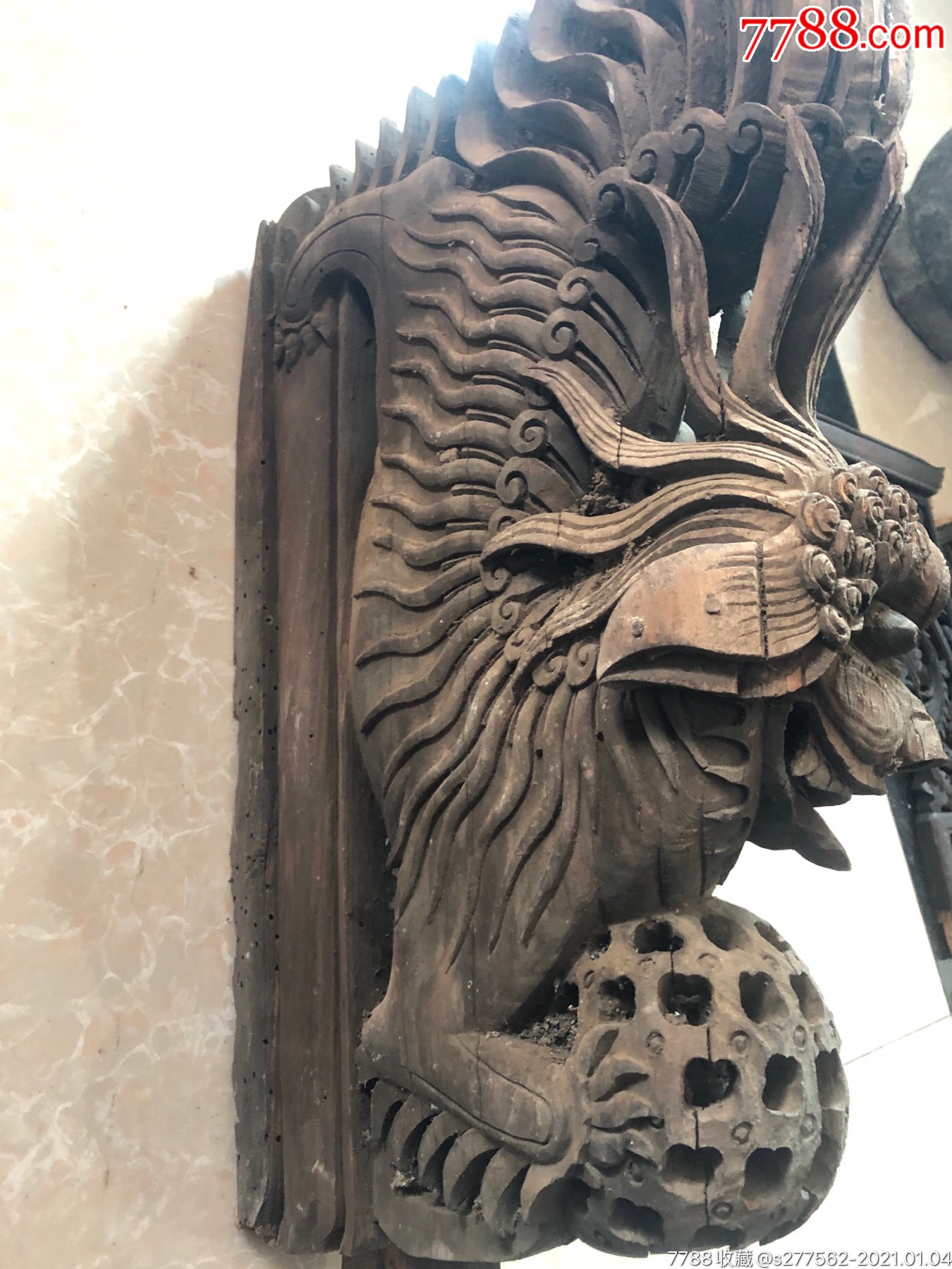 清代东阳木雕牛腿一只狮子戏球整体品如图尺寸高55宽37厚10