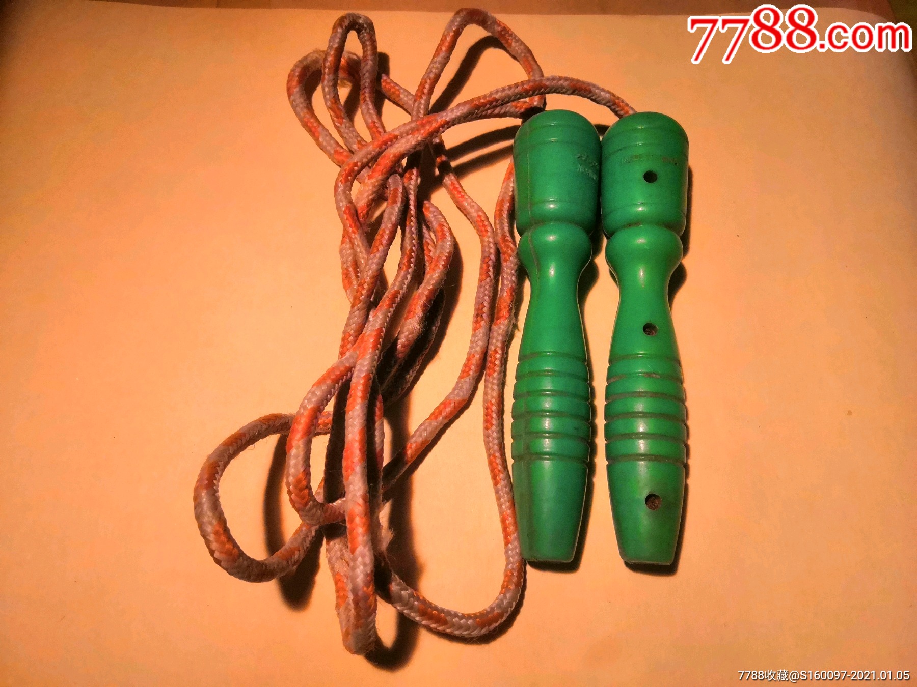 老的玩具跳绳～把上有英文