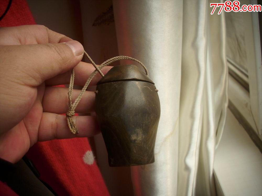 清代装鸦片大烟的异形牛角烟膏盒7253厘米底有一蛀眼品如图