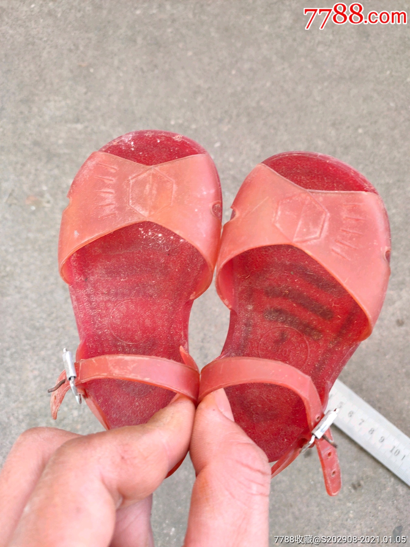 塑料凉鞋