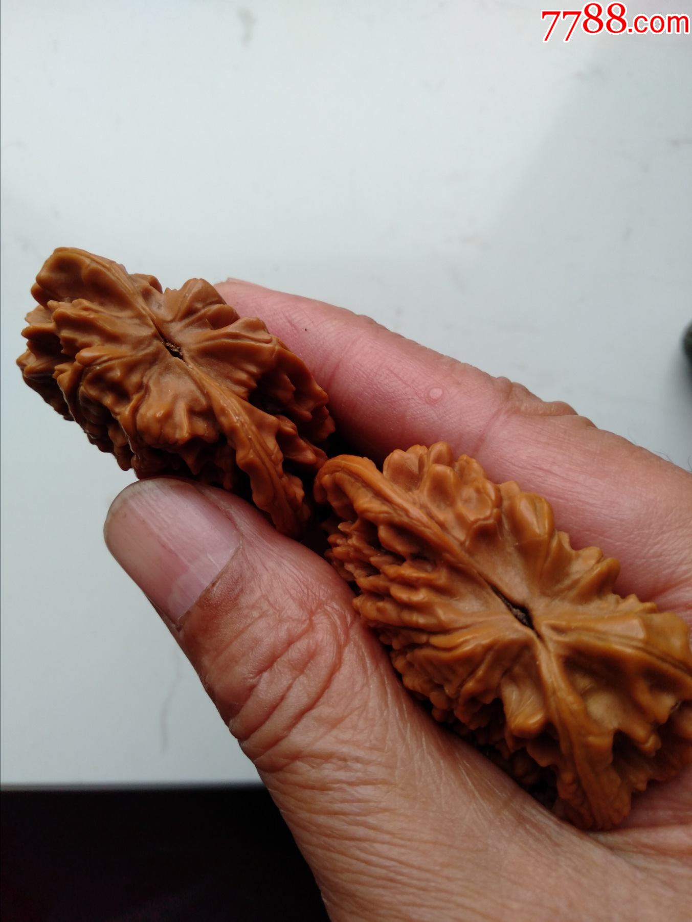 甩卖一对扁核桃,一对灯笼核桃,包邮.