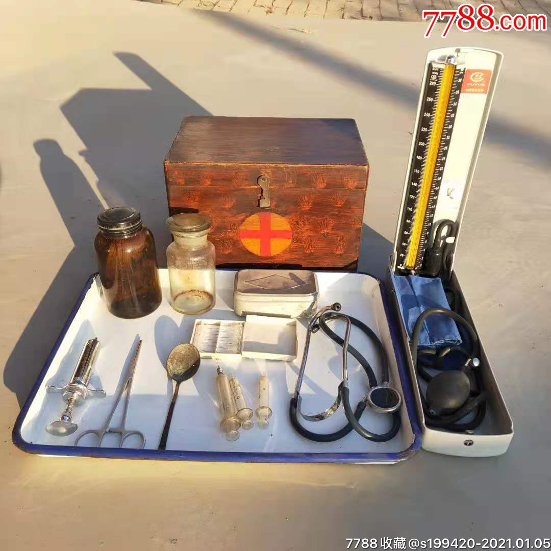 下乡收到老医用器材一套药箱各种药瓶医器保存完好十分难得