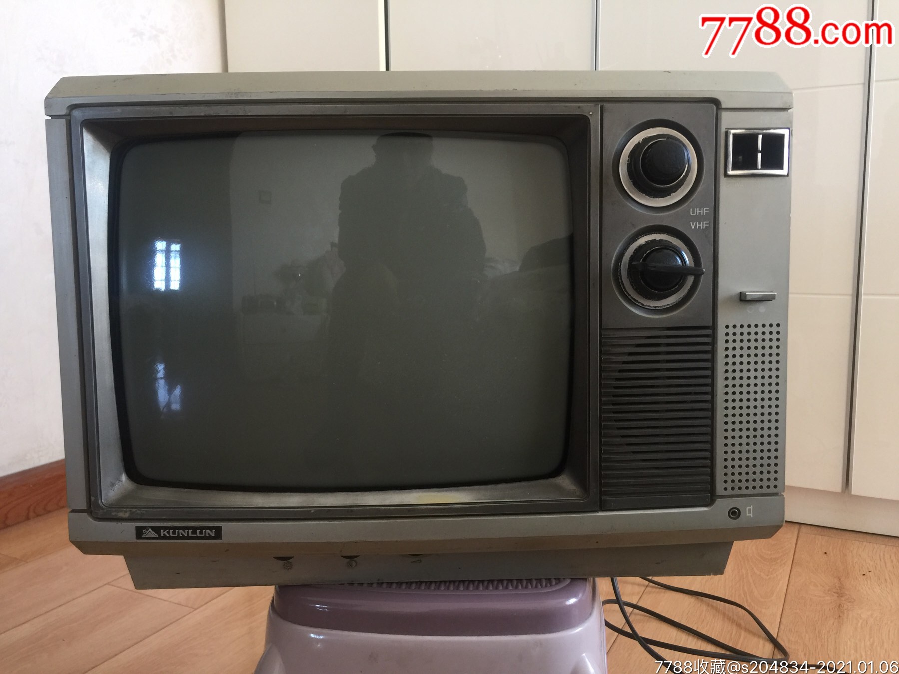 昆仑35厘米黑白电视机