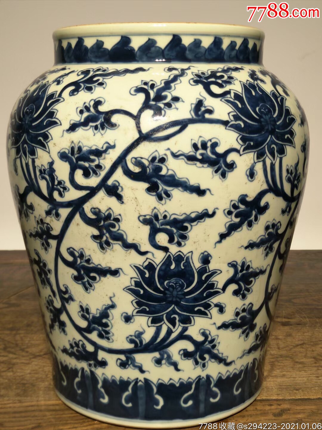 明代:精工手绘青花卷缸,器型规整美观,釉面肥厚光润,画工精美绝伦