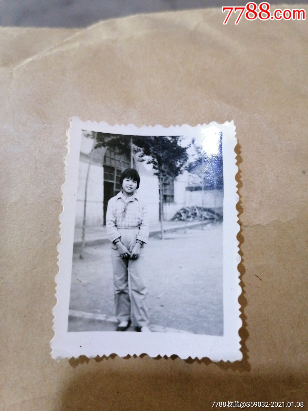 学生黑白小照片一张