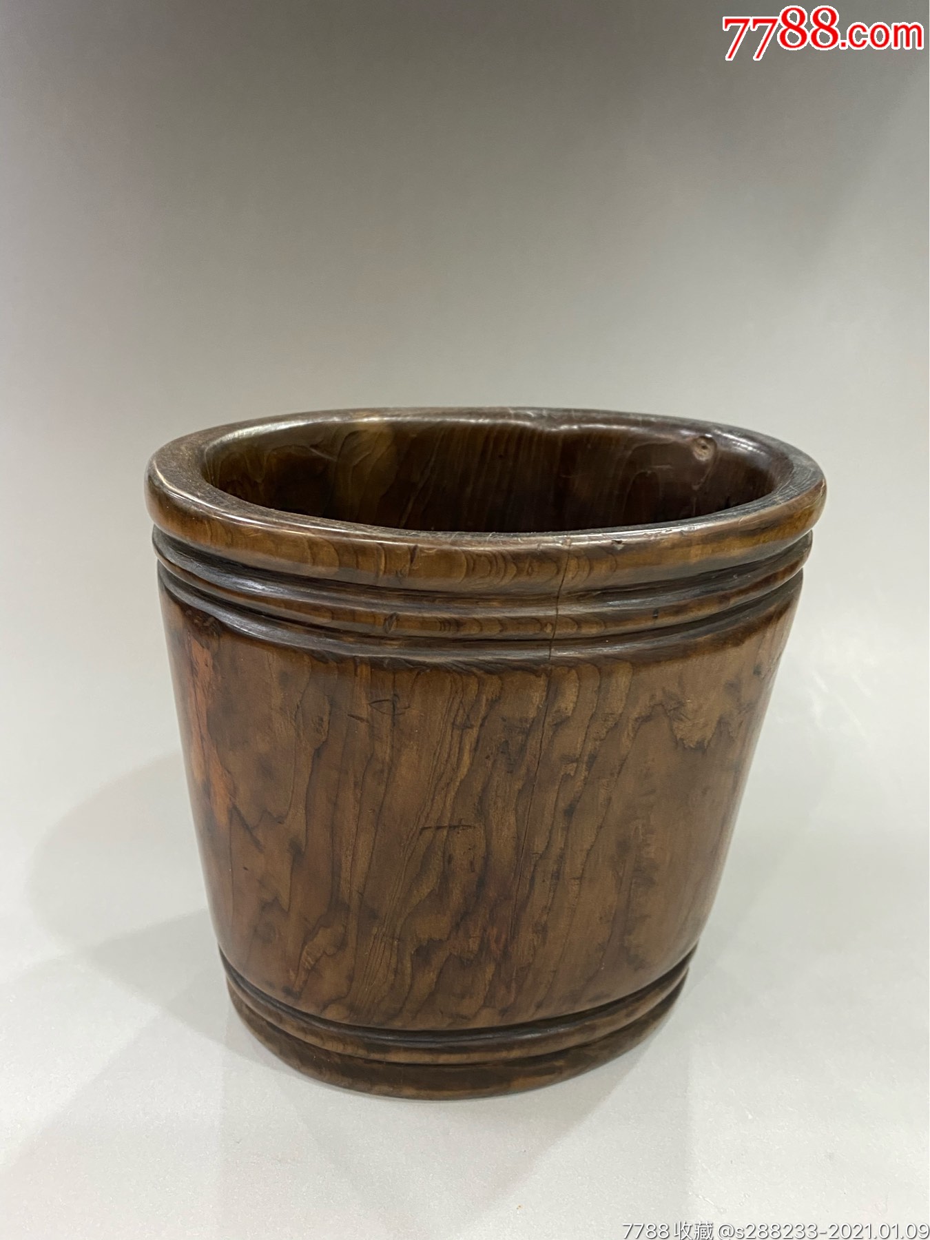 清代红豆杉笔筒