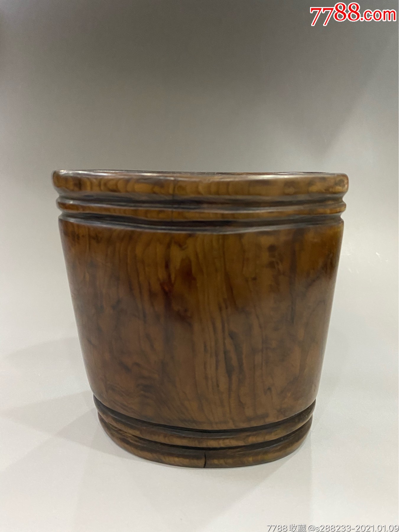 清代红豆杉笔筒