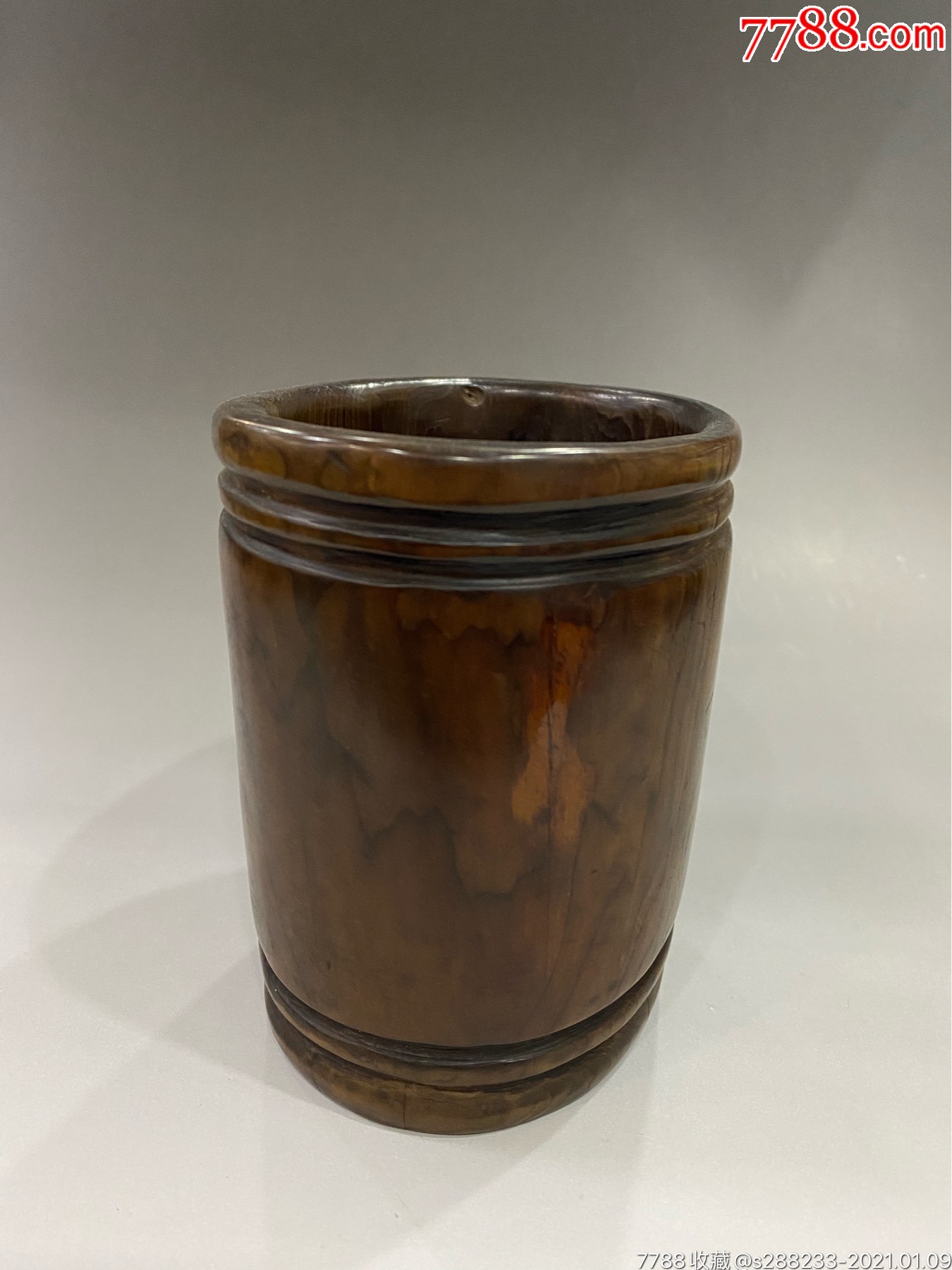 清代红豆杉笔筒