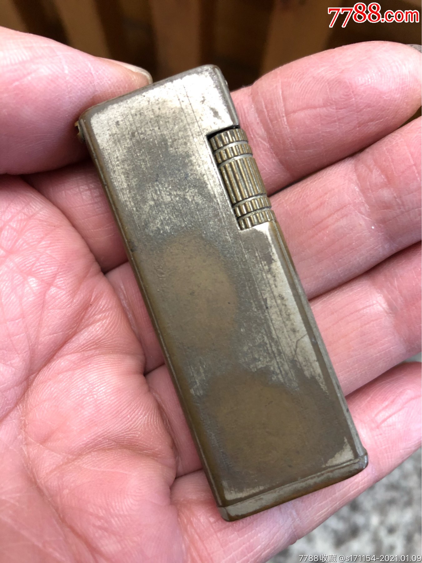 老铜打火机