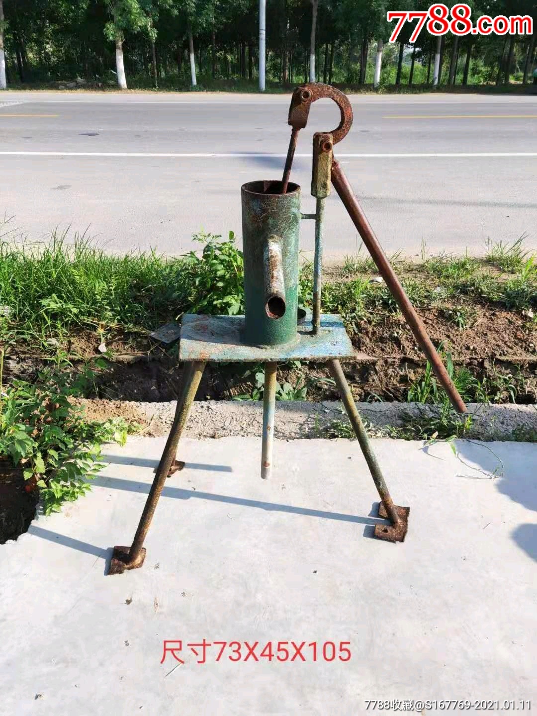 老铁质手动压水井保存完好