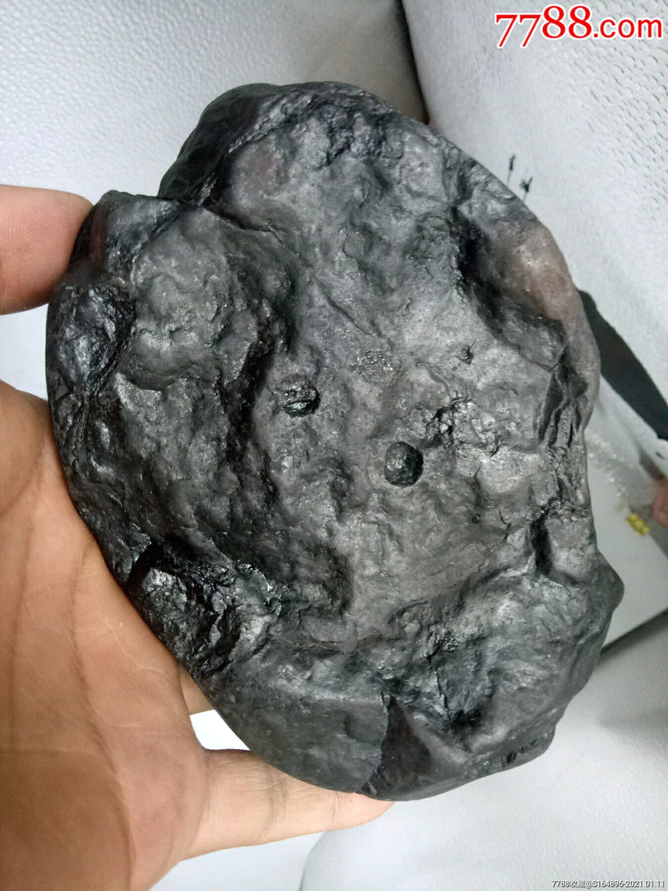 广西高碳陨石真面目图片