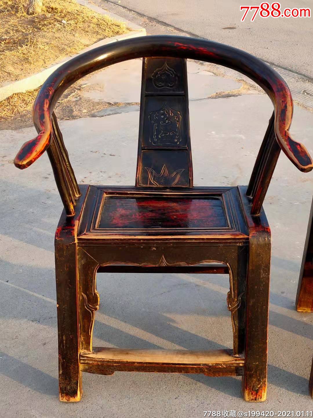 清代老圈椅一对,皮壳包浆一流,全品包老.