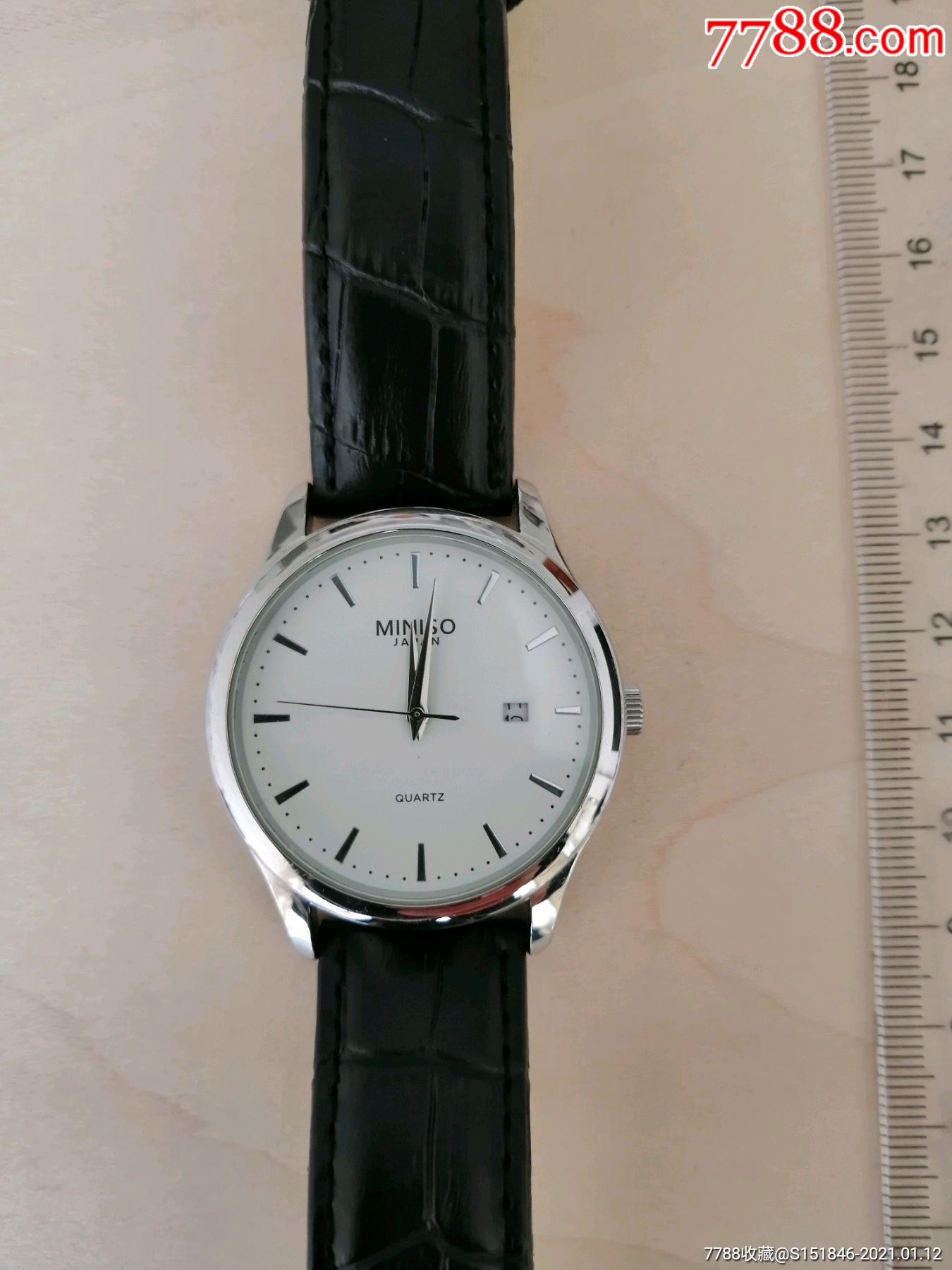 miniso名创优品2017年产电池石英手表一只运行功能完好皮表带背