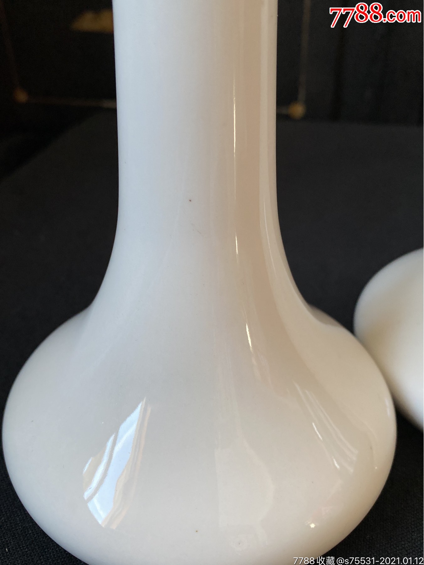 80年代山东博陶生产白釉荸荠瓶一对