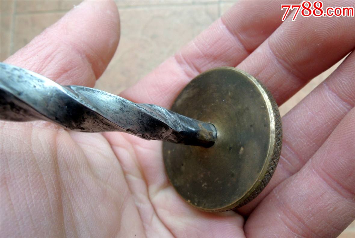 纺织工具收藏2101-边疆早期錾纹铜板扭纹钢杆线捻(捻线砣)27cm_铜杂件