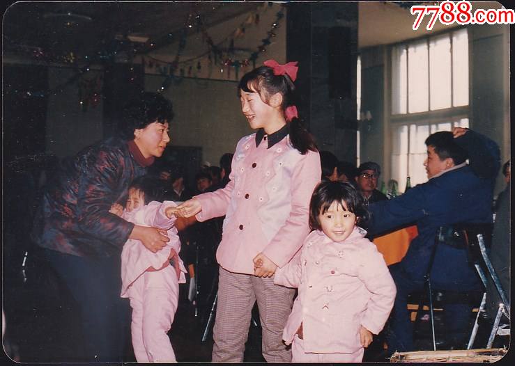 妈妈与小女孩合影_老照片_影像会馆【7788收藏__收藏热线】