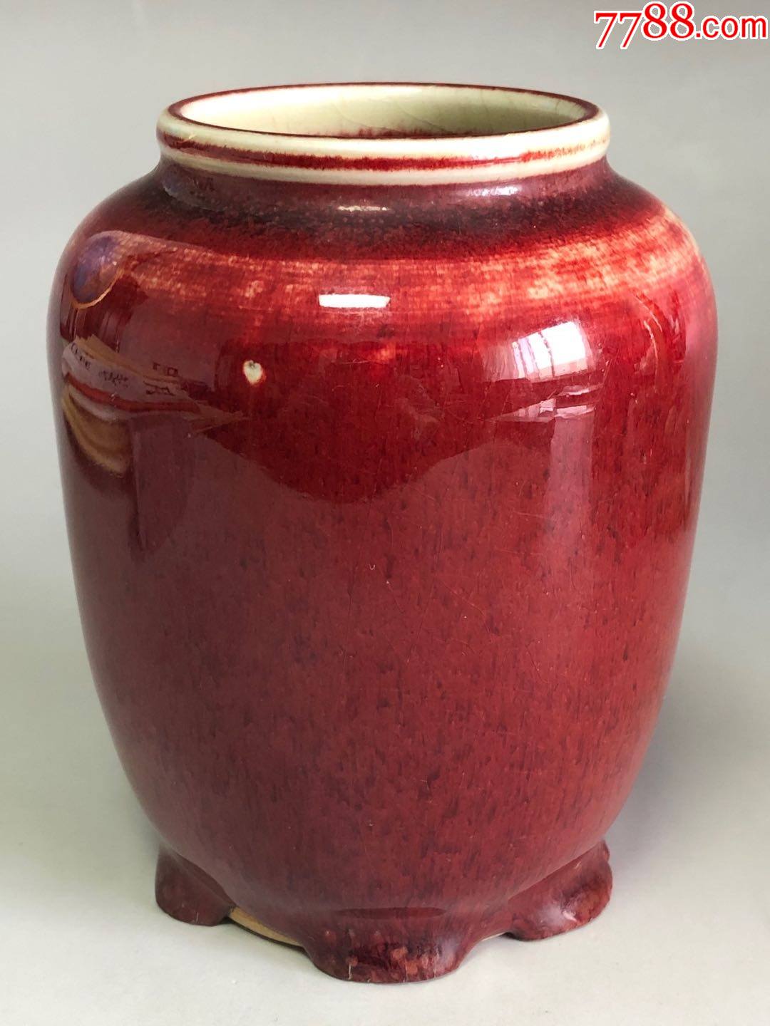 红釉小罐