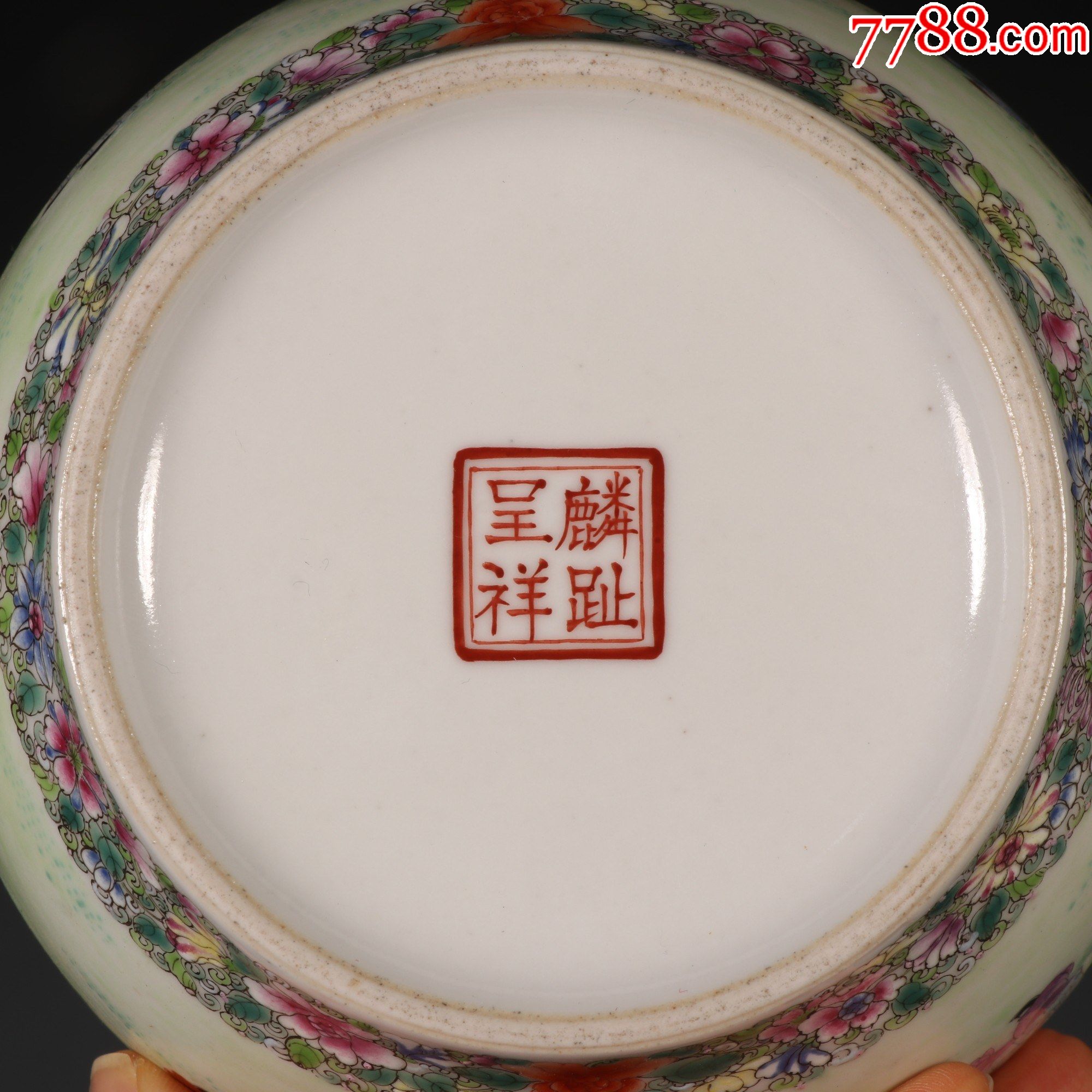 麟趾呈祥款粉彩婴戏图茶壶