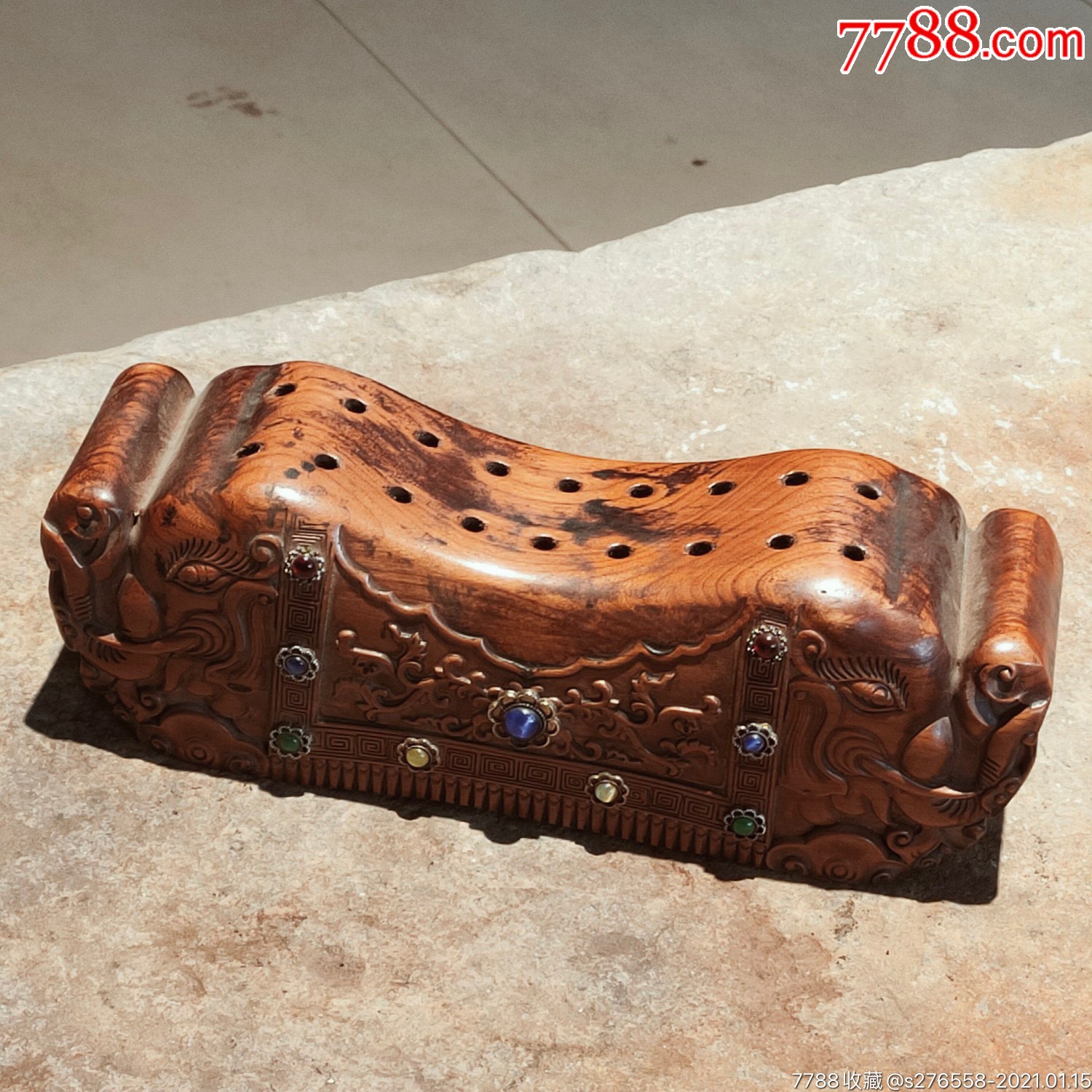 拆迁偶得黄杨木凉枕一个,全品保存完整,包浆圆润,非常难得少见的满工