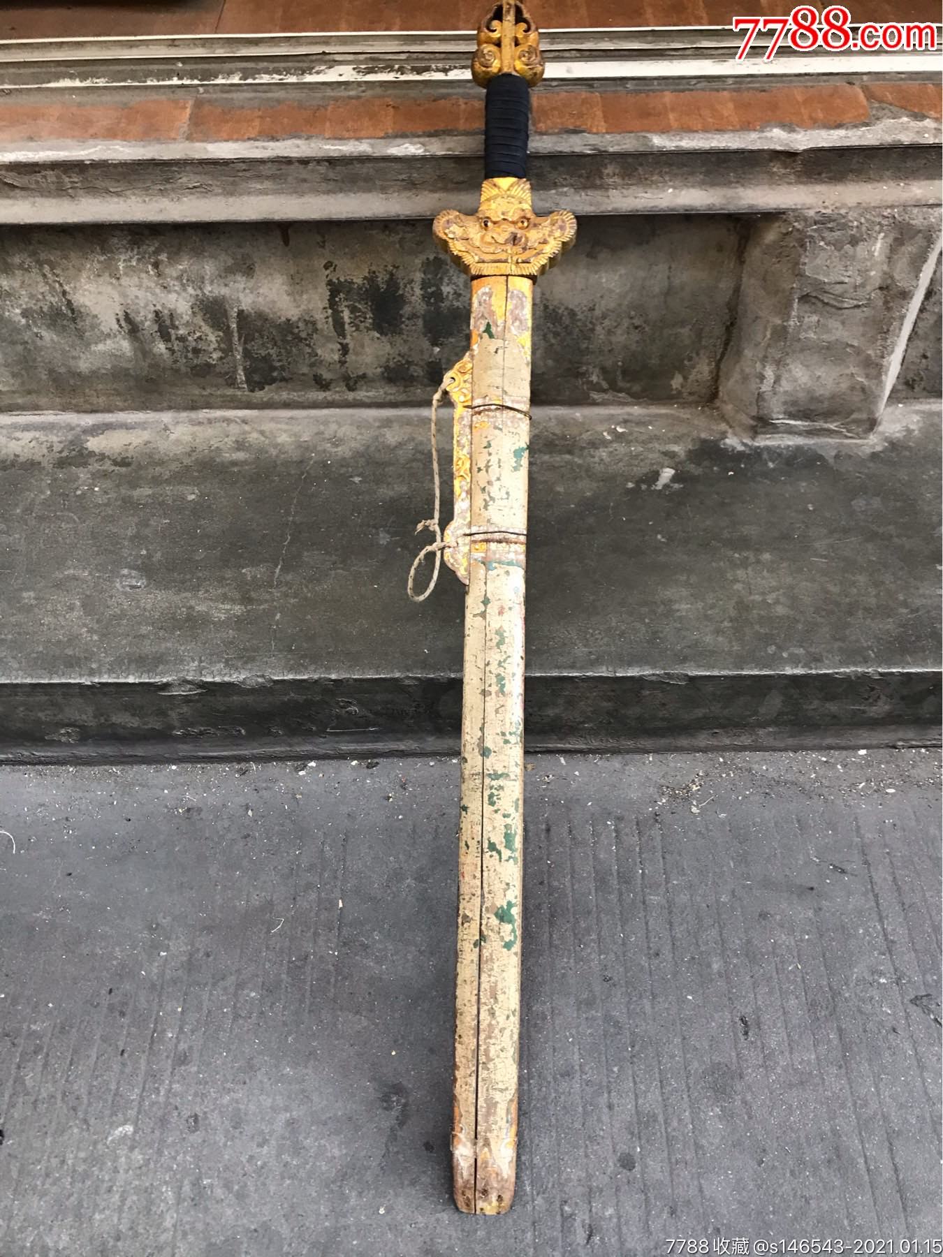 民国时期木剑一把,做工精细,画工精美,剑不是断是拼接的,镇宅辟邪上品