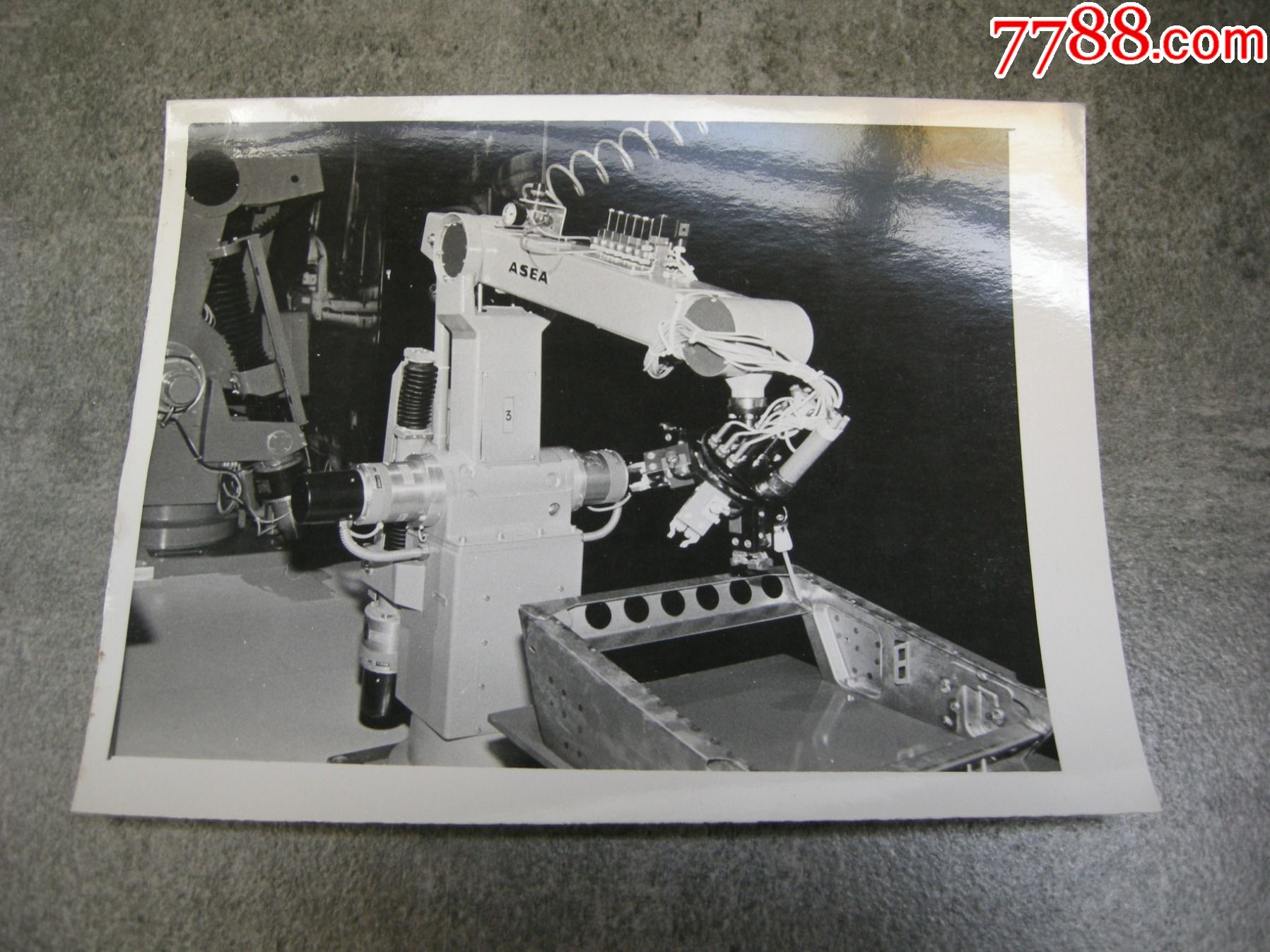 1984年,瑞典阿西亚公司生产的工业机器人_老照片_老铜城【7788收藏