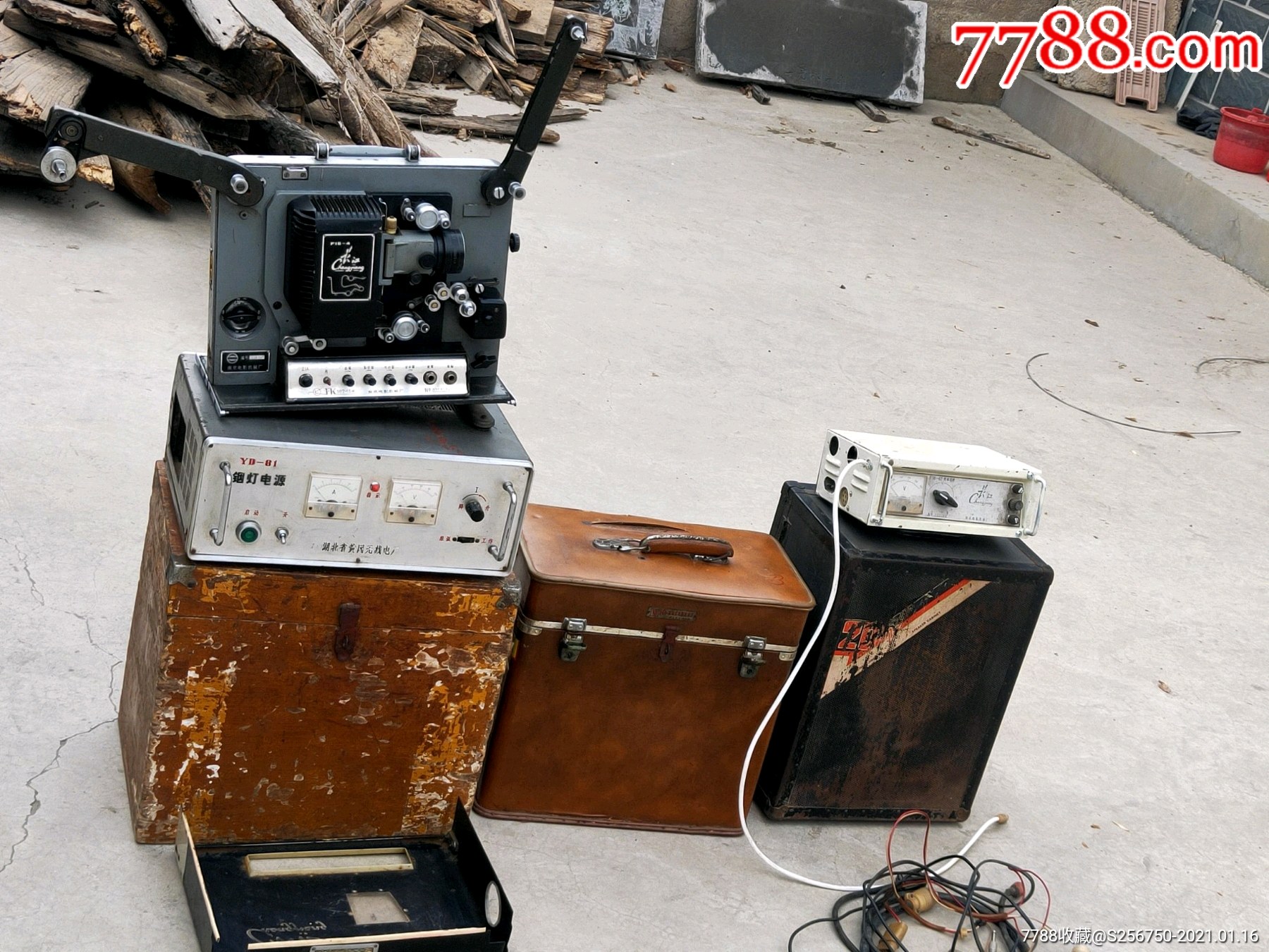 江苏南京产16毫米老长江牌铟灯电影放映机一套原厂机箱音箱正