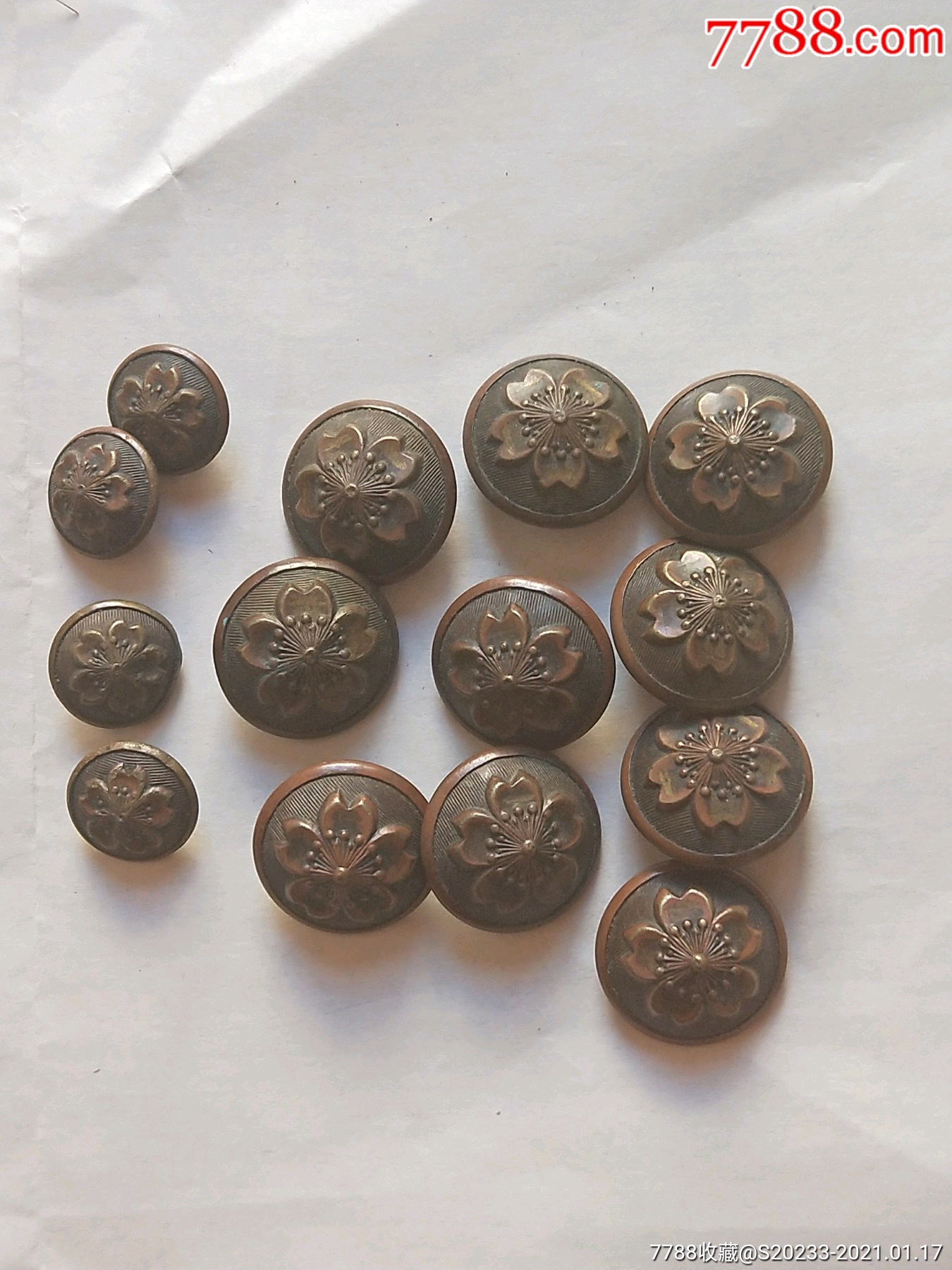 二战时期日军军官服铜扣带樱花团和日文