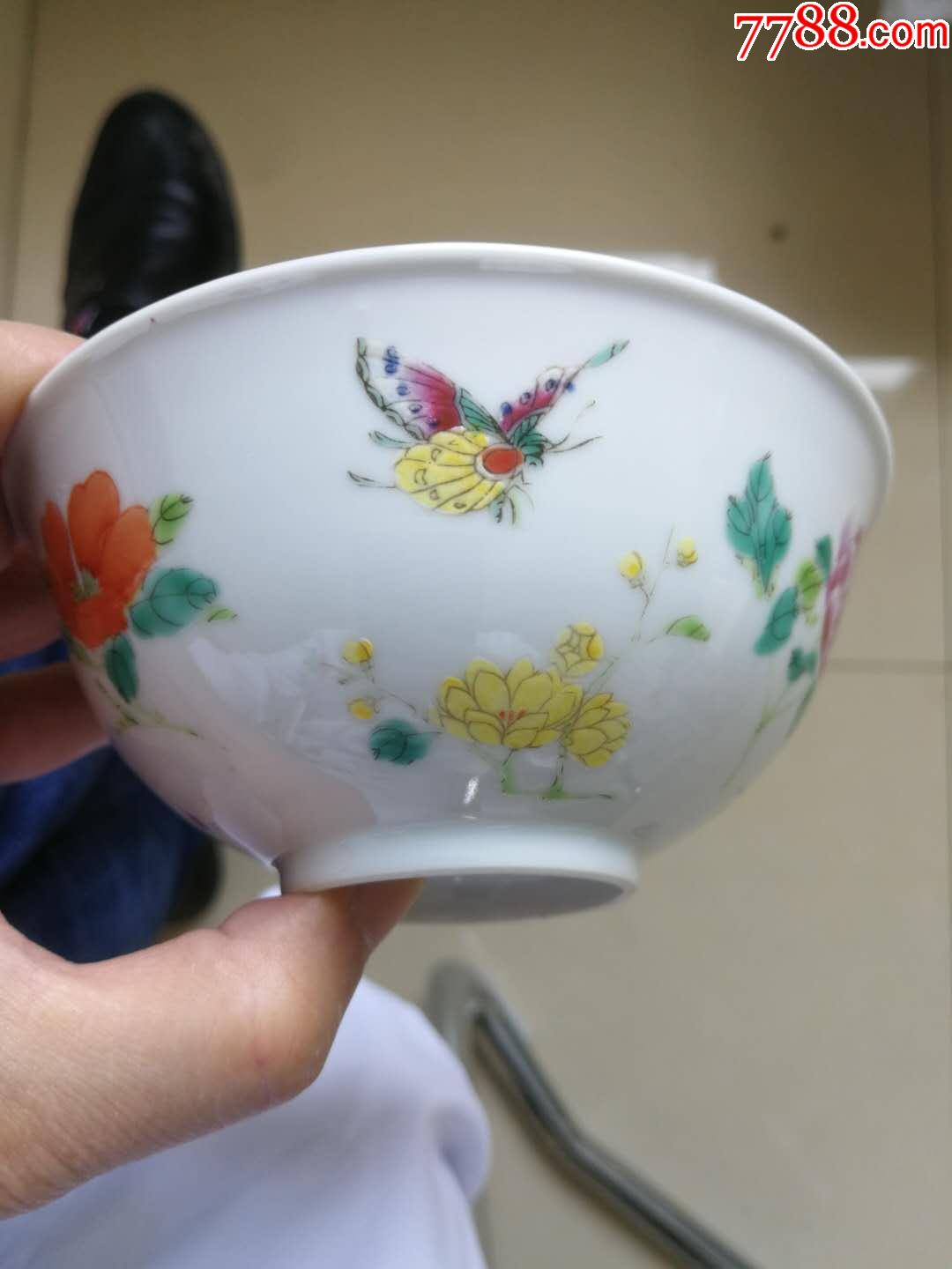 雅玩珍藏款粉彩花卉虫草纹玩