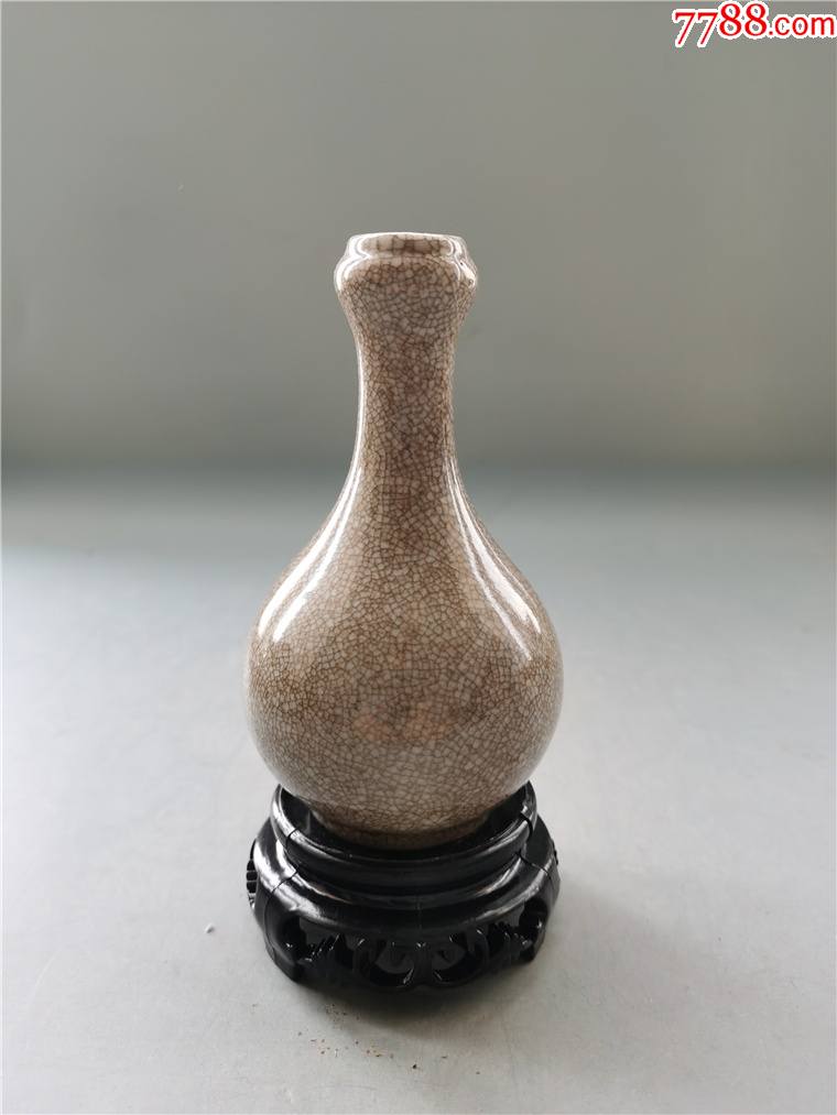 民国哥釉开片蒜头瓶