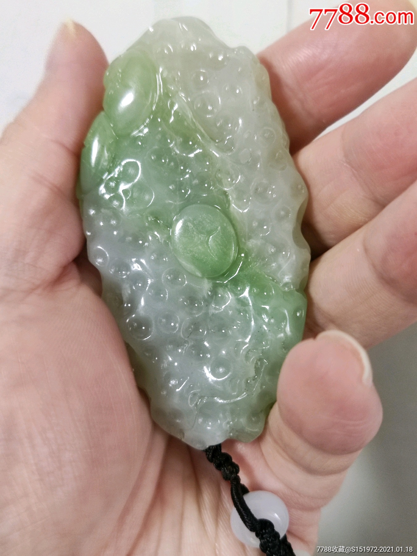 新疆和田玉(翠青)呱呱来财挂件把件