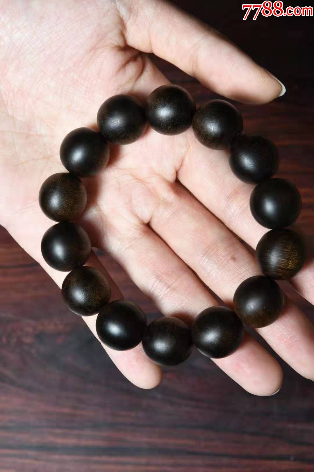 精品达拉干沉香珠手串