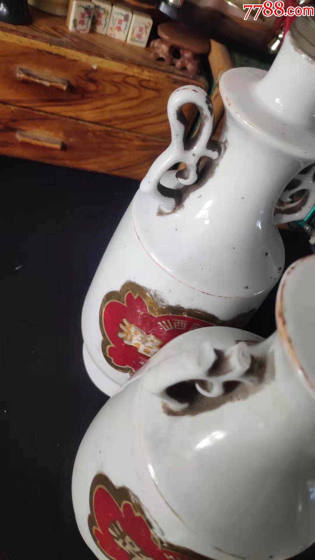上世纪70-80年代山西名酒潞酒搪瓷制老酒瓶一对2只保存一般一只有瑕疵