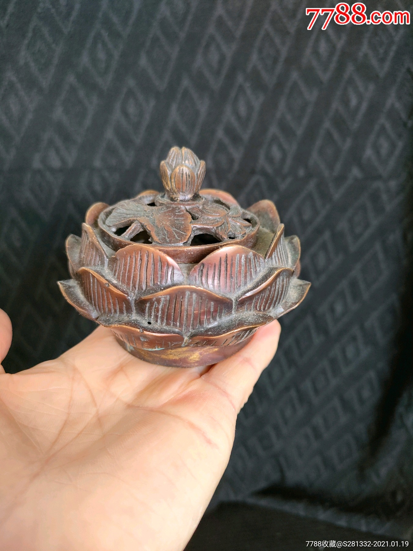 莲花纹铜香炉一个