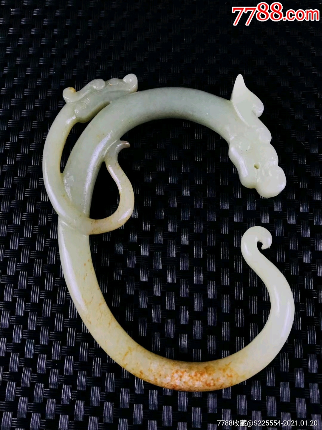 清代精雕和田玉龙勾