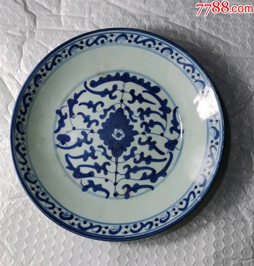 清代青花缠枝莲瓷盘