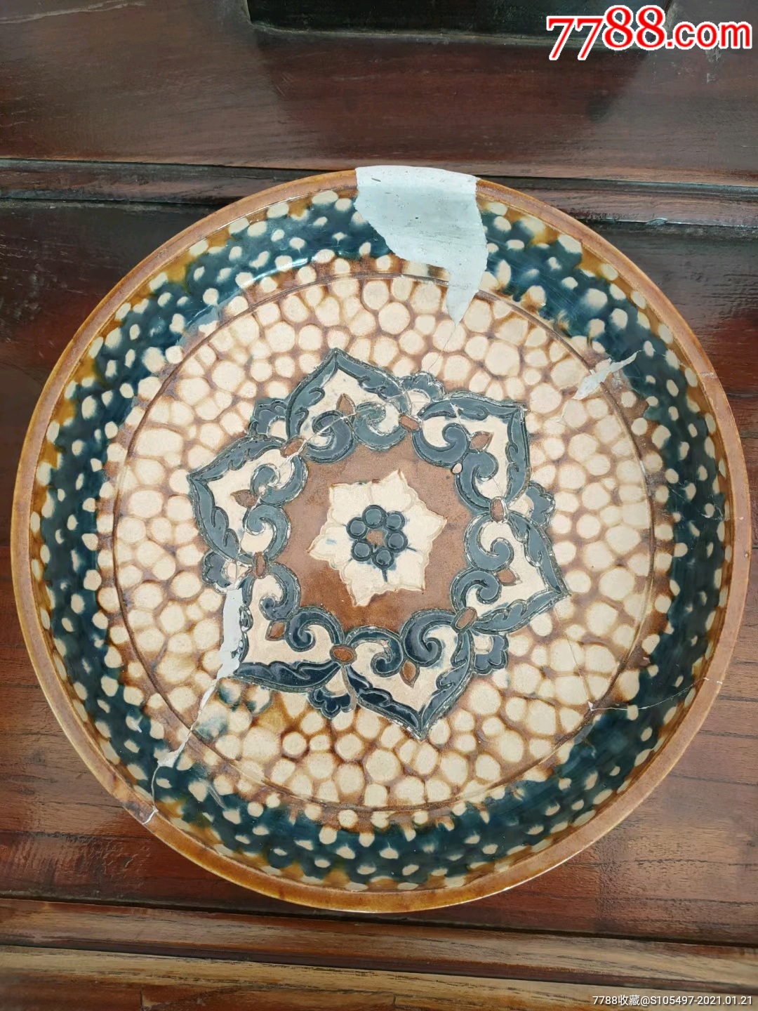 唐代唐三彩果盘有瑕疵