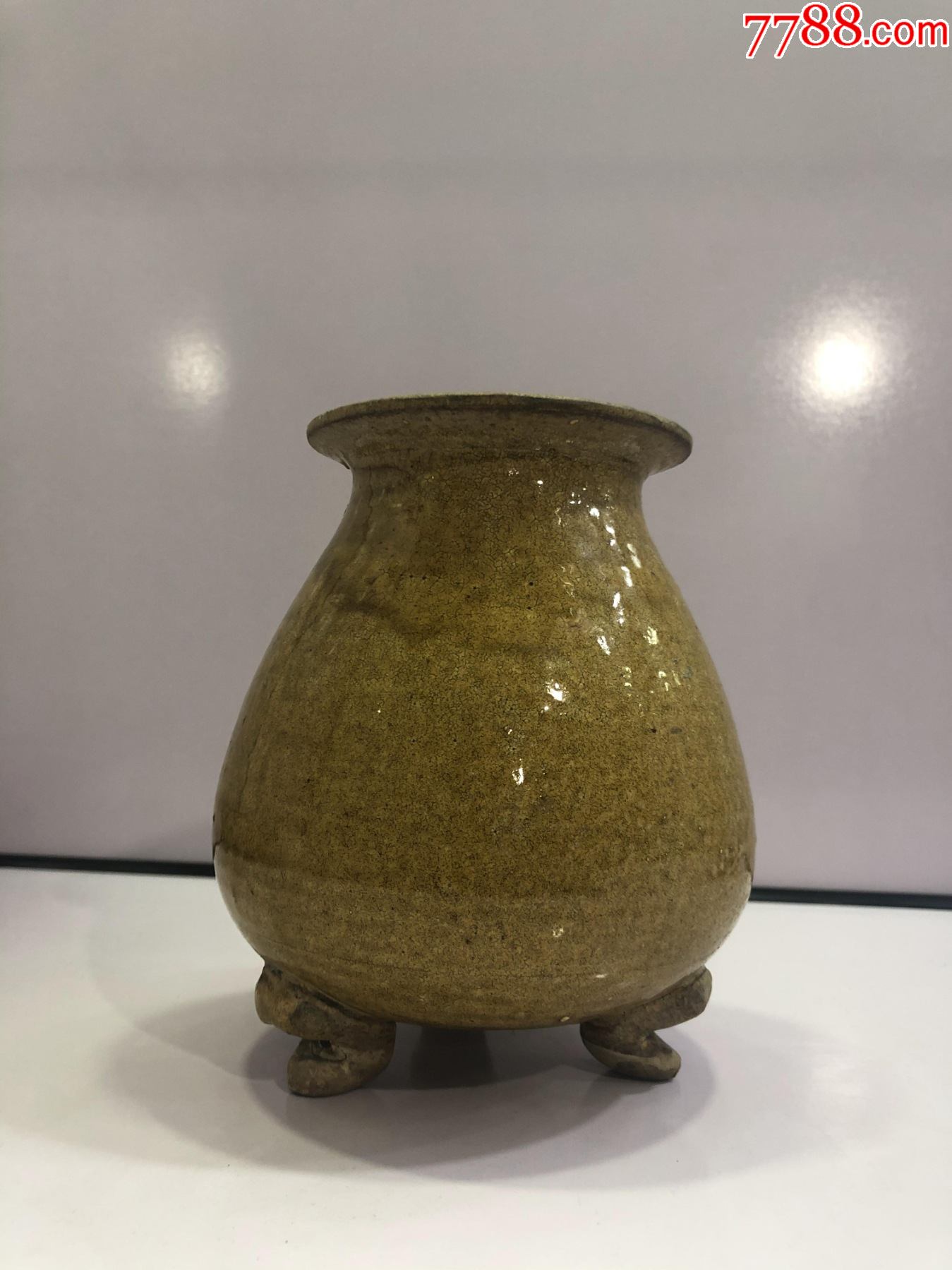 唐代米黄釉三足香炉