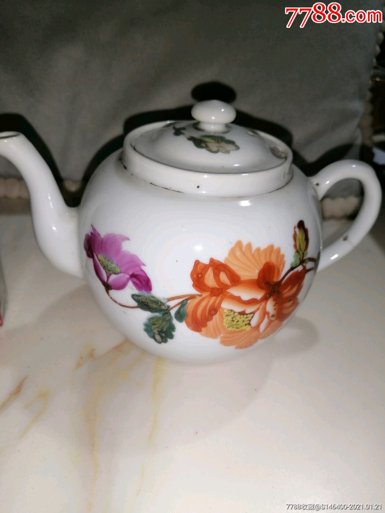 50年代景德镇手绘花卉图案老茶壶