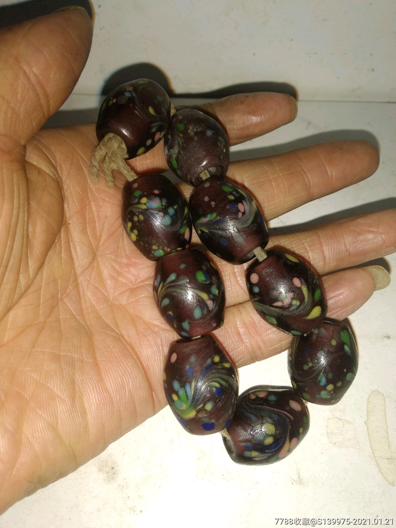 一条老琉璃珠子