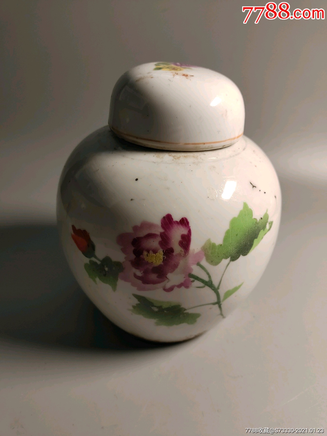 60年代,景德镇东风瓷厂,一枝花宝珠坛茶叶罐一只