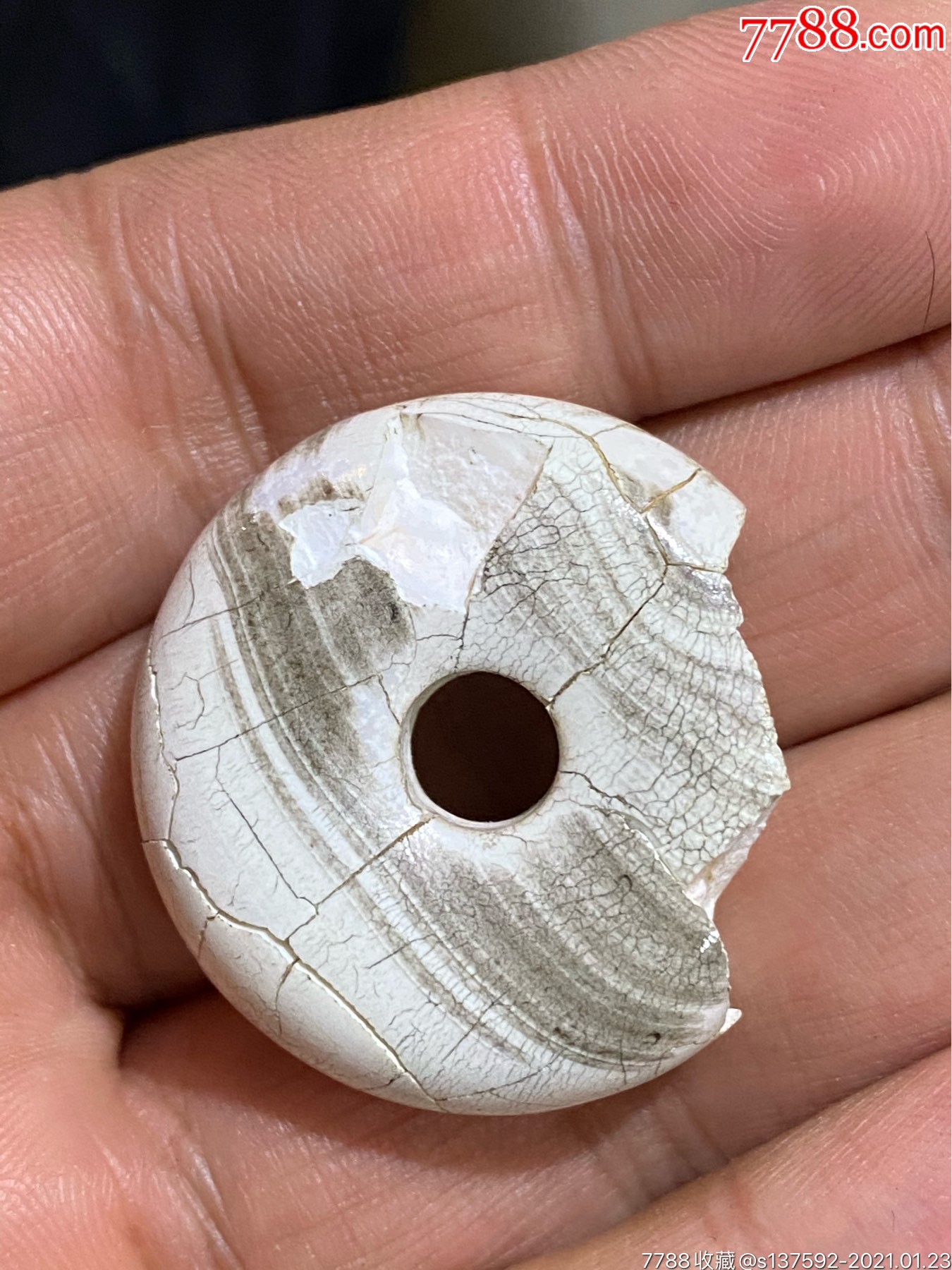 出土玛瑙圈氧化了