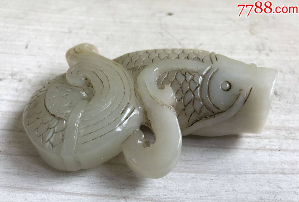 招财玉鱼一个重2445克左右