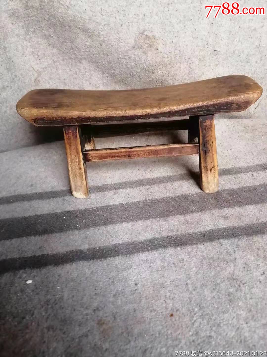 楠木小枕凳,造型独特,品相一流,结实稳固,包老.