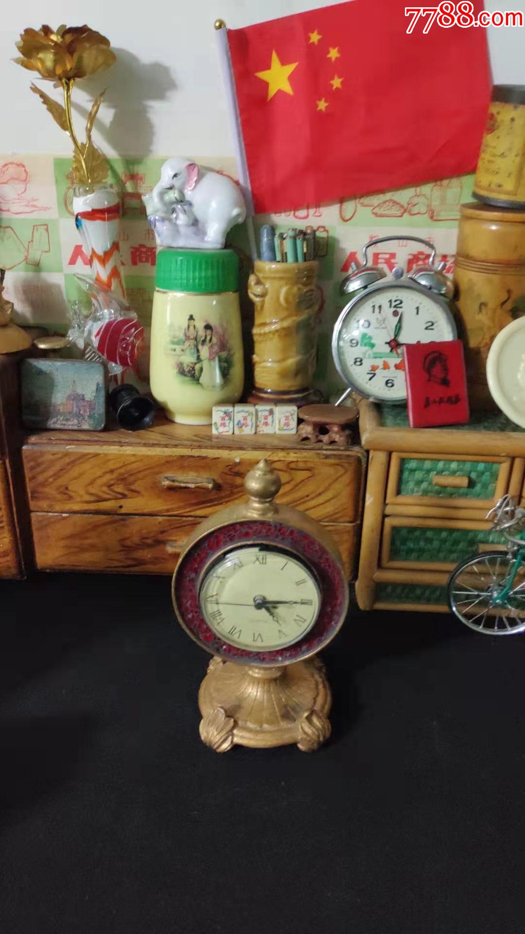 上世纪8090年代电池石膏台式钟表老摆件正常走时有小瑕疵