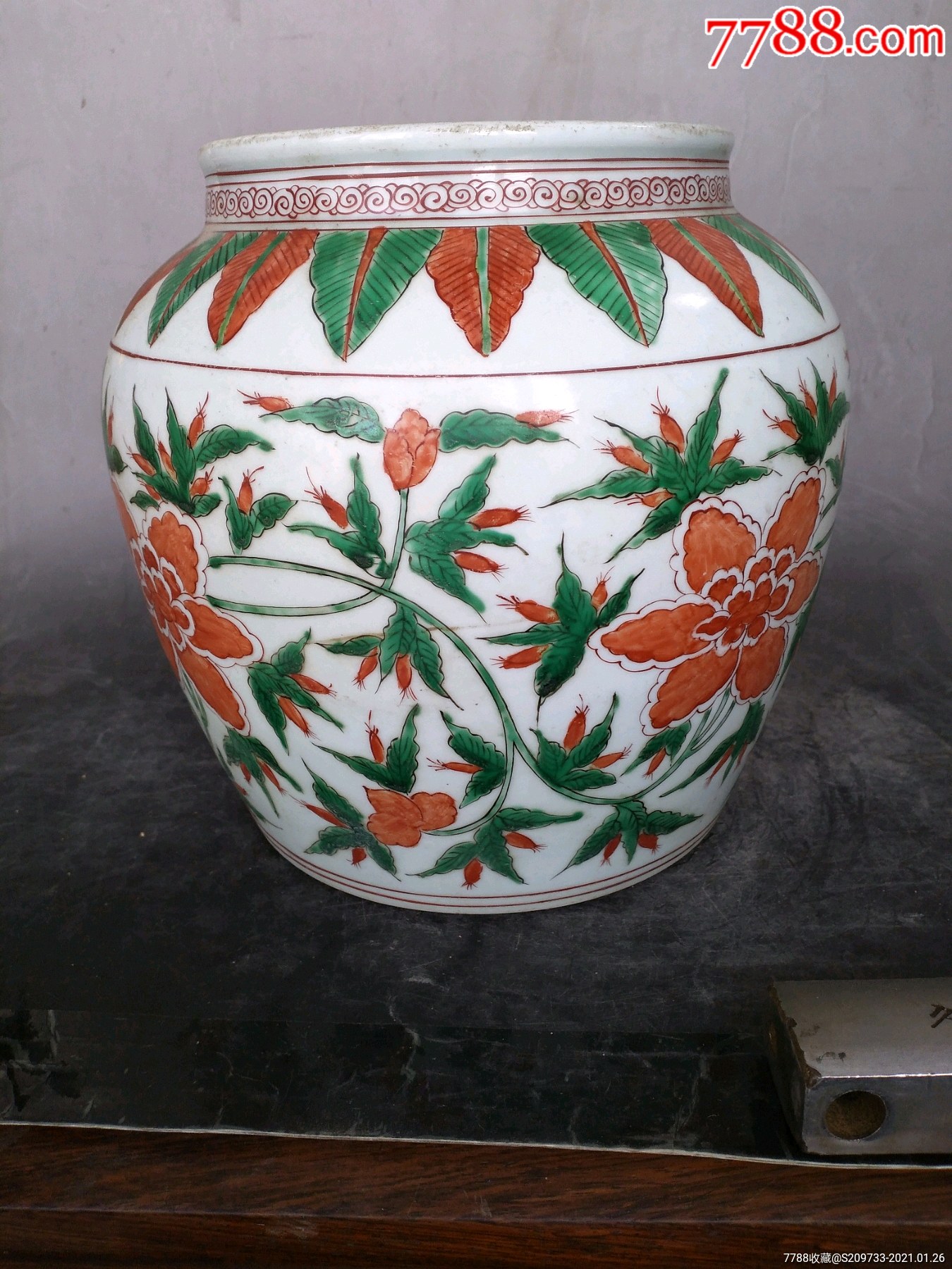 清代早期红绿彩罐